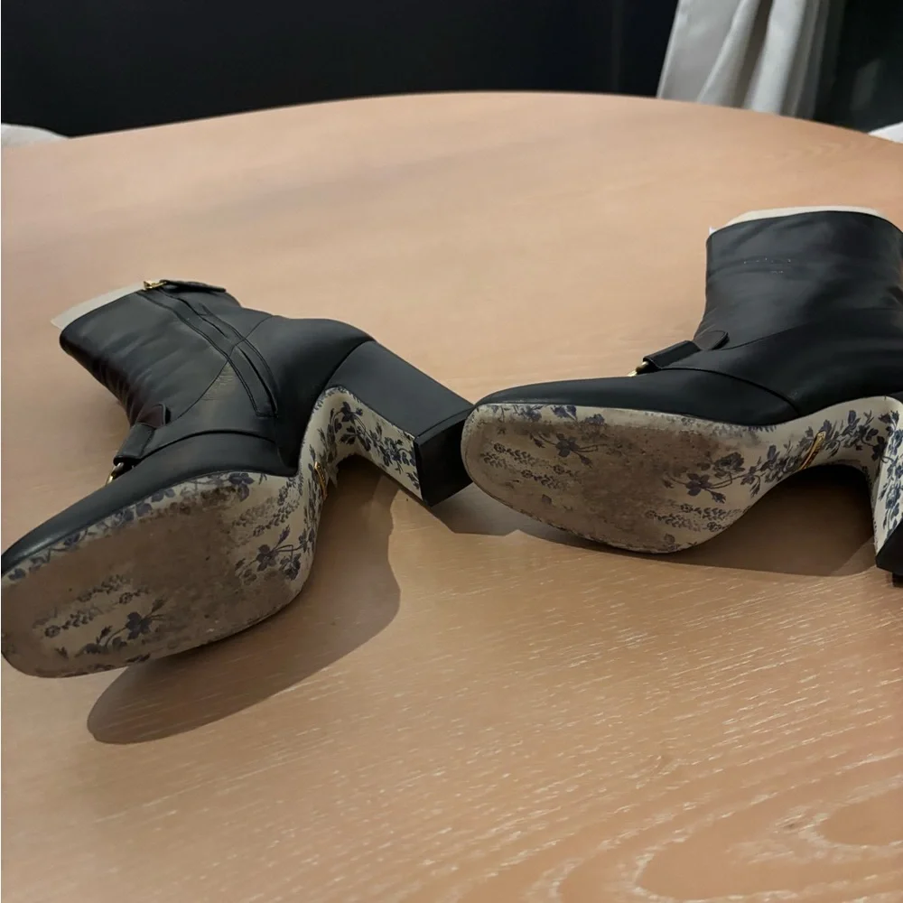 Gucci Black Ankle Boots with Gold GG Logo - Picture 4 of 6